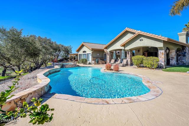 1826 Crystal View Circle, Newbury Park CA: https://media.crmls.org/mediaz/74cf0e2f-a396-436a-94ed-03cf8bbba410.jpg
