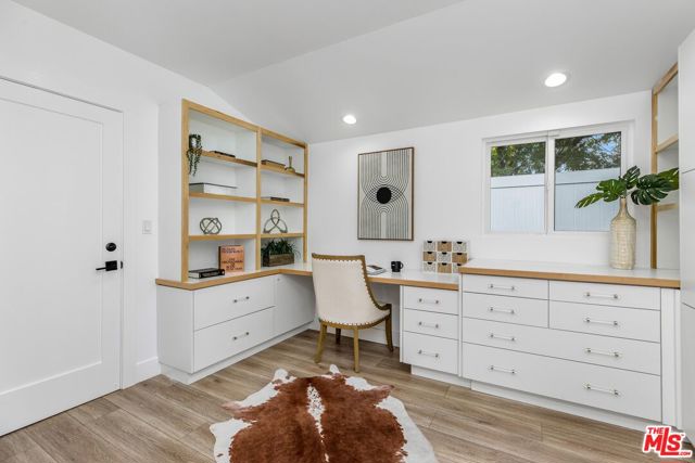 5200 Del Moreno Drive, Woodland Hills CA: https://media.crmls.org/mediaz/74cf5002-be15-40ef-b5b1-7cf0239ca6f2.jpg