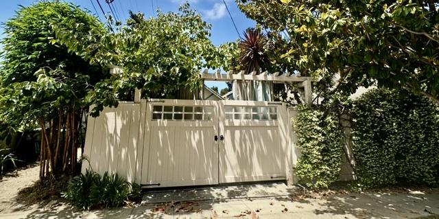 1700 Sherman Avenue, Burlingame CA: https://media.crmls.org/mediaz/74cf9f4c-b176-4759-9406-84792d3d7108.jpg
