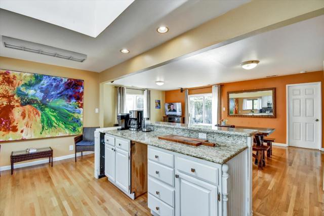 847 Arguello Boulevard, Pacifica CA: https://media.crmls.org/mediaz/74cfaca4-83e6-4633-824d-0174382b08f5.jpg