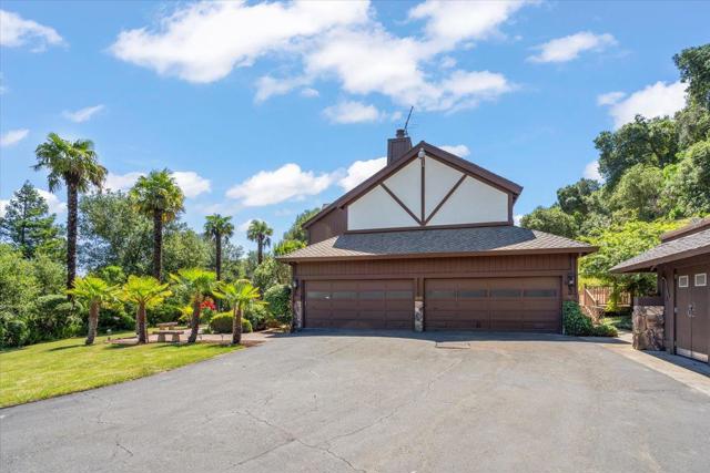 2155 Lilac Lane, Morgan Hill CA: https://media.crmls.org/mediaz/74d08018-c9d7-494e-82f3-7bf4cd646edb.jpg