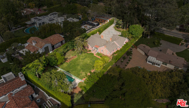 1639 Mandeville Canyon Road, Los Angeles CA: https://media.crmls.org/mediaz/74d1111a-9e33-46e3-b188-360f1d29e9d1.jpg