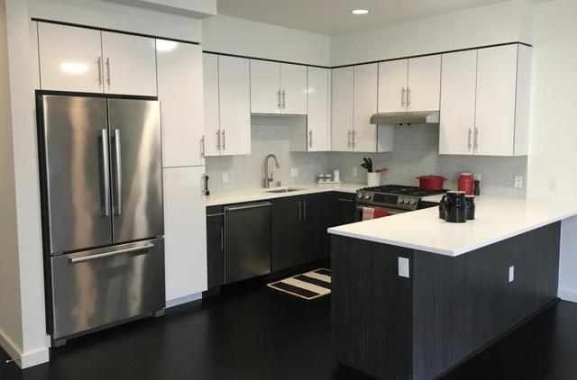555 Innes Avenue, San Francisco CA: https://media.crmls.org/mediaz/74d131f6-a297-40ae-857a-96bfadc44a21.jpg