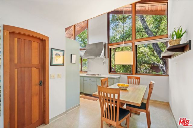20730 Hillside Drive, Topanga CA: https://media.crmls.org/mediaz/74d16567-3bb7-4ff7-8d20-8c73141211e4.jpg