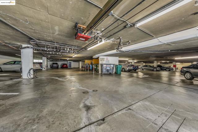 567 Oakland Ave., Oakland CA: https://media.crmls.org/mediaz/74d1718e-e286-4087-9695-90fa5008fb7f.jpg