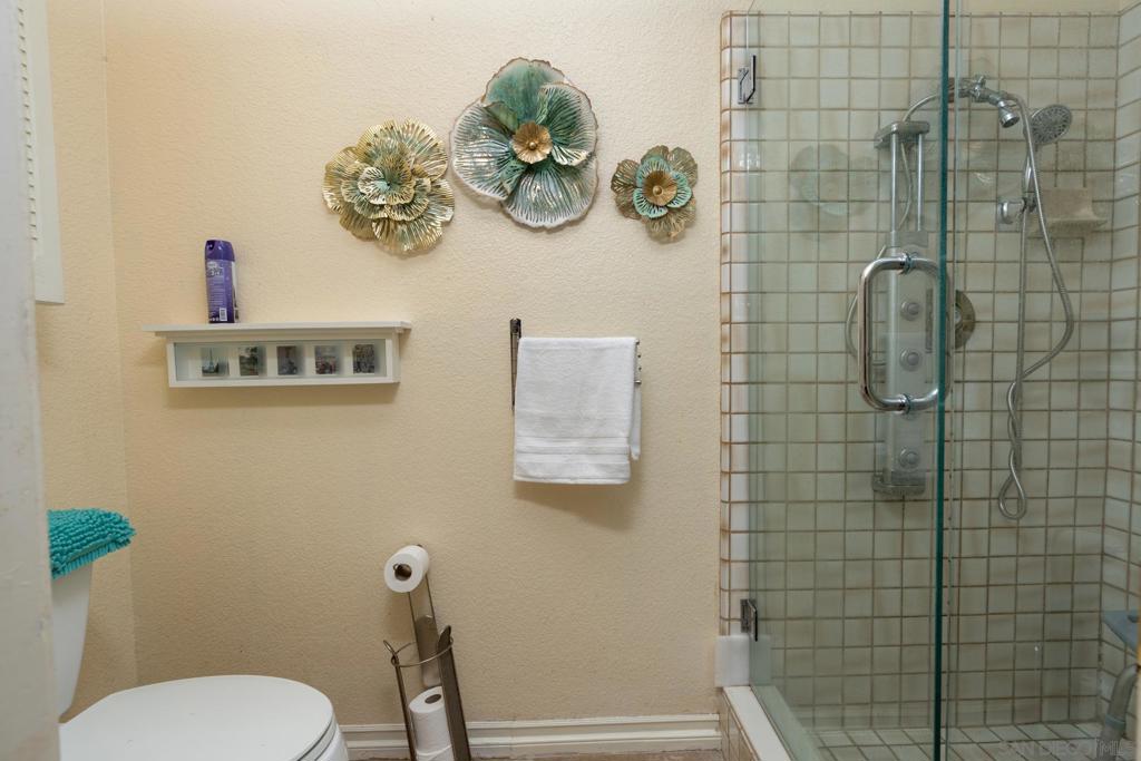 https://media.crmls.org/mediaz/74d18556-38eb-4fd3-9dfd-37b9722ba7f6.jpg?preset=X-Large