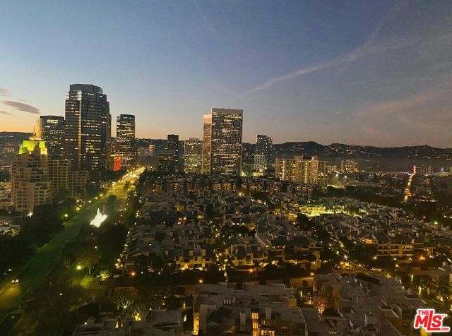 2220 Avenue Of The Stars, Los Angeles CA: https://media.crmls.org/mediaz/74d2c954-5424-46b2-8eeb-c36e7f744189.jpg