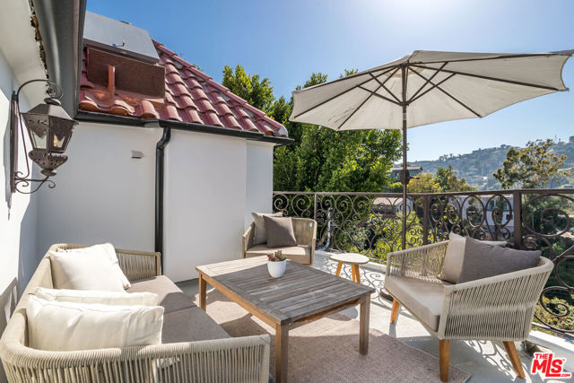 8149 Mannix Drive, Los Angeles CA: https://media.crmls.org/mediaz/74d2d3c6-76eb-48be-a069-39b9061da610.jpg