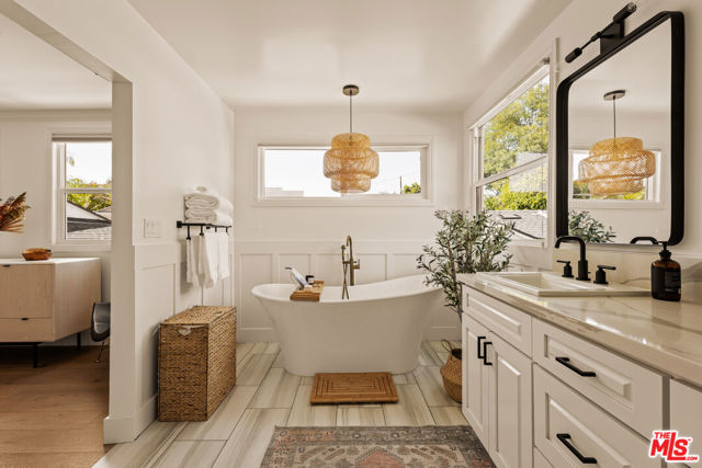 7219 Dunfield Avenue, Los Angeles CA: https://media.crmls.org/mediaz/74d352d4-c132-4e8f-839b-4db47fba8188.jpg