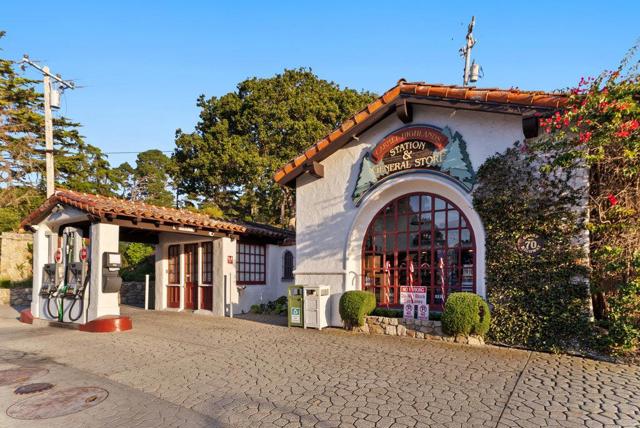 176 Sonoma Lane, Carmel CA: https://media.crmls.org/mediaz/74d39750-736a-4344-b1e3-fc34e55ff3a8.jpg