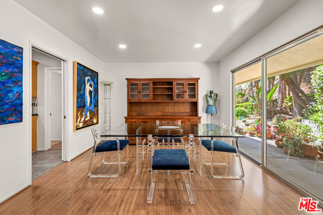 1109 Chantilly Road, Los Angeles CA: https://media.crmls.org/mediaz/74d3ef97-310e-454e-a191-a3557dce4677.jpg