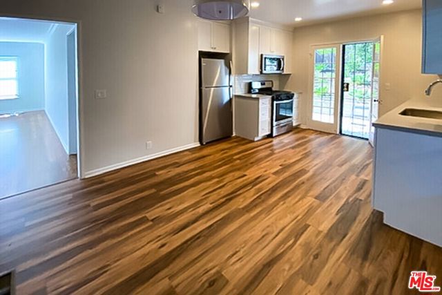 1229 Smithwood Drive, Los Angeles CA: https://media.crmls.org/mediaz/74d44103-5001-4798-9546-0a39a4843a08.jpg