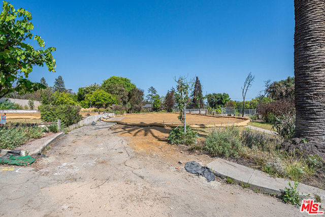 2876 Saint James Place, Altadena CA: https://media.crmls.org/mediaz/74d45e7e-4f3e-4228-9533-e28242ad24d2.jpg