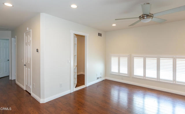 5247 San Francesca, Camarillo CA: https://media.crmls.org/mediaz/74d473dc-e5c0-4d6b-aa59-8ef99dacc662.jpg