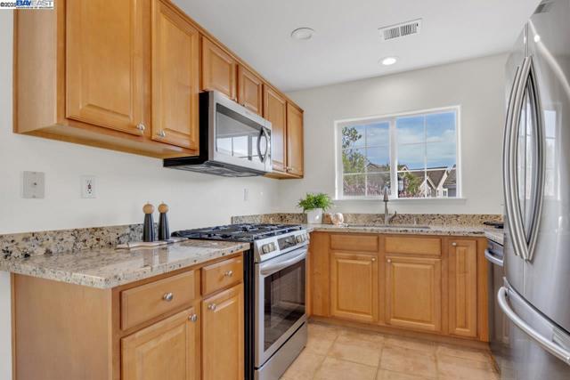 1508 Whispering Oaks Way, Pleasanton CA: https://media.crmls.org/mediaz/74d49905-d887-411d-9b15-7818367e2716.jpg