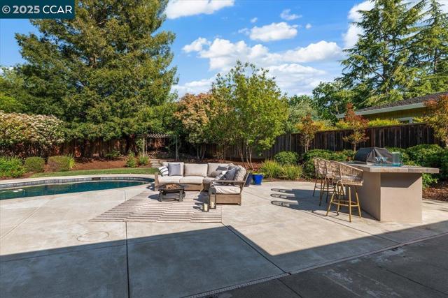 230 Vallecito Lane, Walnut Creek CA: https://media.crmls.org/mediaz/74d4a42b-d0d2-4ab8-8366-dd8122ca88b6.jpg