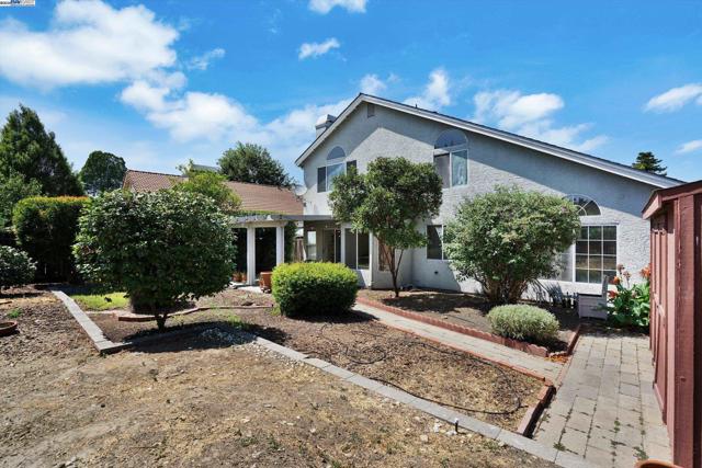 1400 Tennis Ln, Tracy CA: https://media.crmls.org/mediaz/74d4b8b2-4916-4494-937d-2d394aa7aa9e.jpg