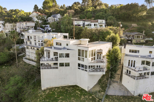 3670 Avenida Del Sol, Studio City CA: https://media.crmls.org/mediaz/74d4c0cb-bfca-4da1-bcbe-e87e4fb17888.jpg