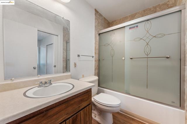 9663 Elmview, Oakland CA: https://media.crmls.org/mediaz/74d53a6b-cee5-48d2-bafe-4ab50687508e.jpg