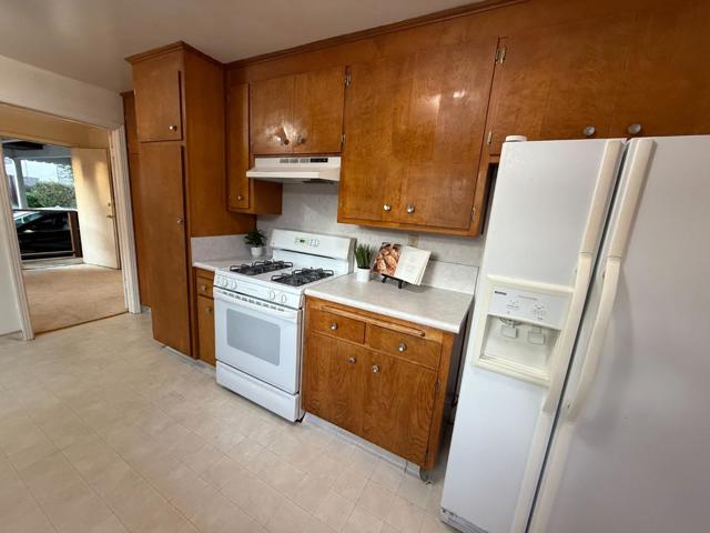 20575 Forest Avenue, Castro Valley CA: https://media.crmls.org/mediaz/74d5beed-ea05-4d6f-ad33-0131a82e7e77.jpg