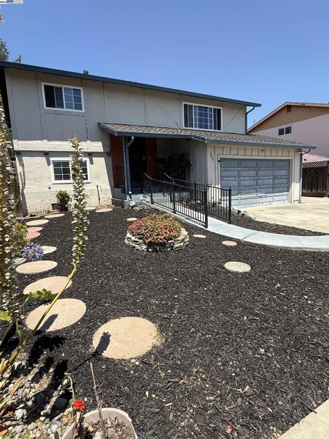 4435 Cambria St, Fremont CA: https://media.crmls.org/mediaz/74d6b74f-d2c0-4adf-9919-76c586ff2bce.jpg