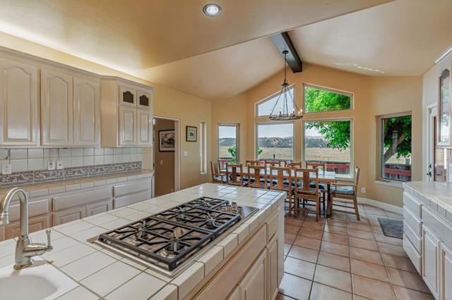 50 Schmidt Court, Hollister CA: https://media.crmls.org/mediaz/74d6f536-ecb7-494d-a418-9dd77bb639cb.jpg