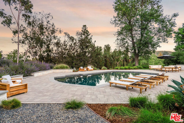 24884 Jim Bridger Road, Hidden Hills CA: https://media.crmls.org/mediaz/74d7102f-b380-470f-9828-931ad3345fd8.jpg