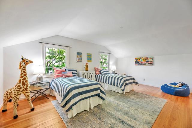 632 Saint Claire Drive, Palo Alto CA: https://media.crmls.org/mediaz/74d713f7-ac49-4d7c-b904-6938b4fc6176.jpg