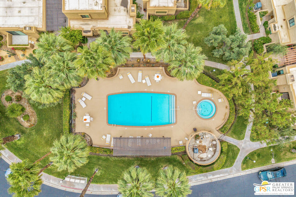 https://media.crmls.org/mediaz/74d75ba8-8694-4a30-98a9-a55a261169df.jpg?preset=X-Large