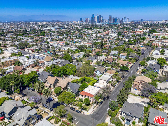 2656 Kenwood Avenue, Los Angeles CA: https://media.crmls.org/mediaz/74d7bd99-f683-4d76-b1bb-7659df073f15.jpg