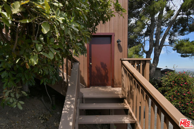 3682 Berry Drive, Studio City CA: https://media.crmls.org/mediaz/74d7c79c-d9b7-44bd-aef9-5d6c892c19cc.jpg