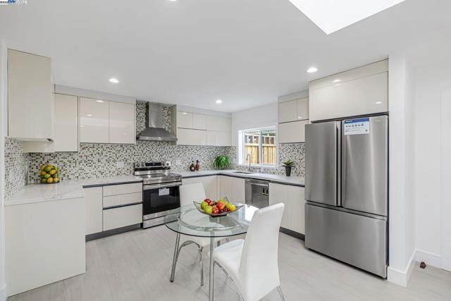 41511 Chadbourne Dr, Fremont CA: https://media.crmls.org/mediaz/74d80d8f-7098-4fbd-8296-7a9eecfcf795.jpg