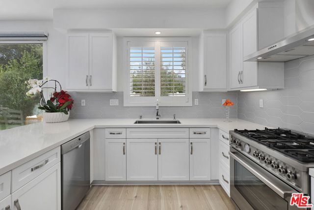 Image 15 of 39 For 17302 Lemay Street