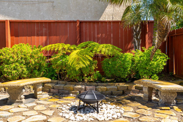 136 Los Angeles Avenue, Oxnard CA: https://media.crmls.org/mediaz/74d8c241-89c9-4ddb-8fea-11126416d4d5.jpg