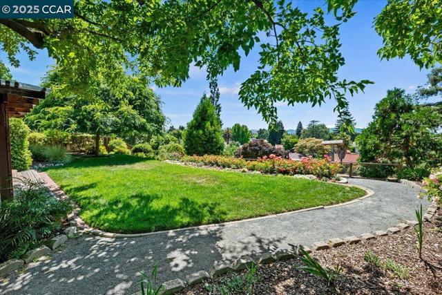 681 Rock Oak Rd, Walnut Creek CA: https://media.crmls.org/mediaz/74d8c736-c92a-42f5-847c-ace194c18c09.jpg