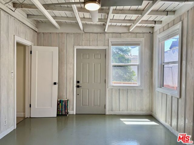 2927 S West View Street, Los Angeles CA: https://media.crmls.org/mediaz/74d8d8c2-7f66-4cac-9640-1e0d0aae4a32.jpg