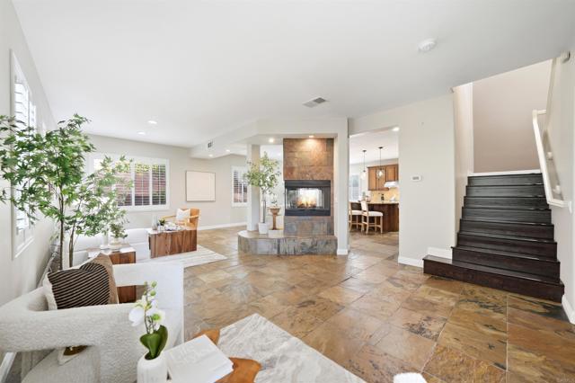 1029 Vista Oak Place, Chula Vista CA: https://media.crmls.org/mediaz/74d922b9-1ae0-4496-9a51-df20ed99c56b.jpg