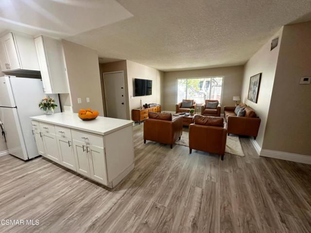 2410 Bolker Drive, Port Hueneme CA: https://media.crmls.org/mediaz/74d96479-326d-4bf3-96b3-c2ec8922a290.jpg