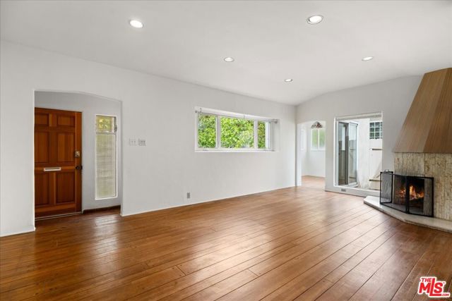 1018 Wellesley Avenue, Los Angeles CA: https://media.crmls.org/mediaz/74da1154-9aed-4e88-822f-6679e8a1ea10.jpg