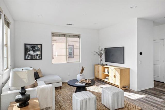 1267 Via Lucero, Oceanside CA: https://media.crmls.org/mediaz/74db0a39-2554-448e-9bd4-be6dc1e3445b.jpg