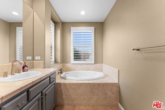 Image 32 of 49 For 43083 Corte Del Oro