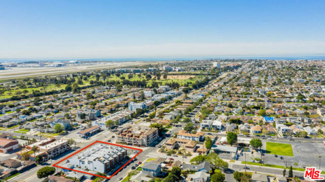 6566 W 85Th Place, Los Angeles CA: https://media.crmls.org/mediaz/74db29e4-293d-4f27-8e07-33bf90de411f.jpg