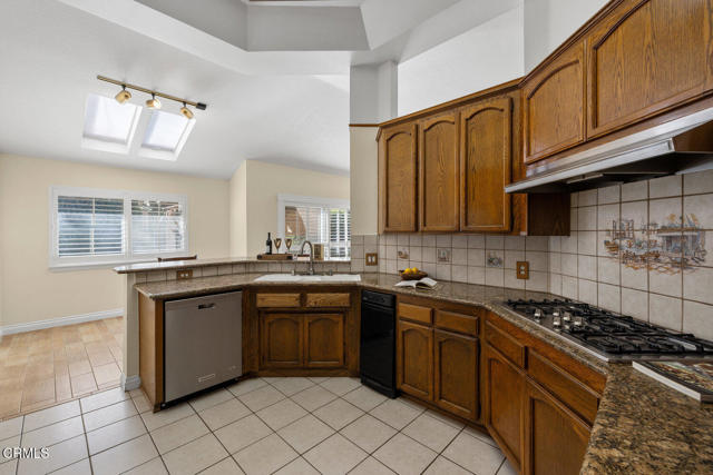 Detail Gallery Image 17 of 39 For 286 Golden Fern Ct, Simi Valley,  CA 93065 - 4 Beds | 2 Baths