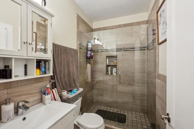 1615 Oakdale Avenue, San Francisco CA: https://media.crmls.org/mediaz/74dc0b0c-4cf3-4bdb-95bc-bfba8bf10183.jpg