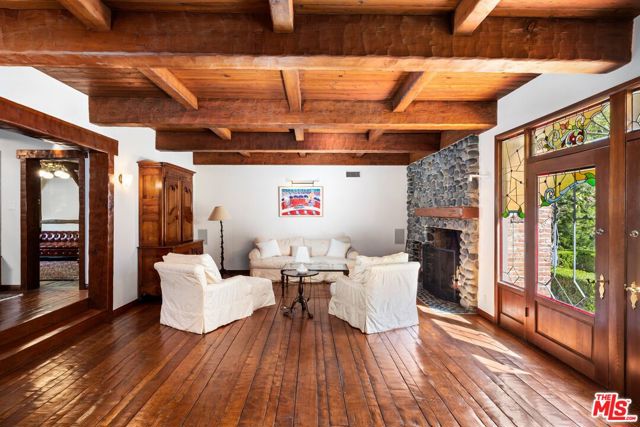 2562 Mandeville Canyon Road, Los Angeles CA: https://media.crmls.org/mediaz/74dc463a-c6ae-433c-85cc-4d4b6b296fd8.jpg