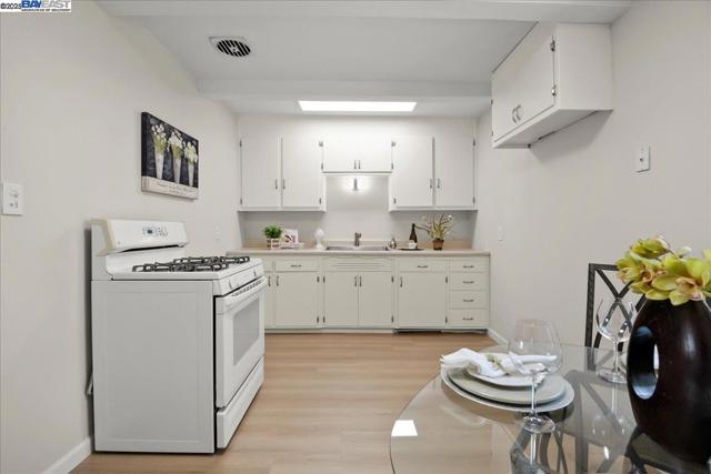 36533 Ruschin Dr, Newark CA: https://media.crmls.org/mediaz/74dc6661-41e0-4724-a689-eba6fe8c7487.jpg