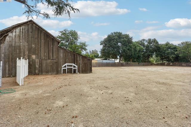 11768 Main St, Sunol CA: https://media.crmls.org/mediaz/74dcaada-4b04-4f2f-aeac-a5311920adeb.jpg