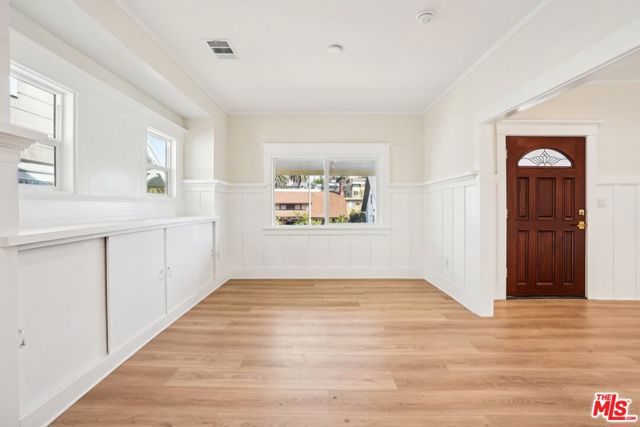 247 S Benton Way, Los Angeles CA: https://media.crmls.org/mediaz/74dcbf3e-f244-4b0c-8ecb-87bdbd49e3d1.jpg