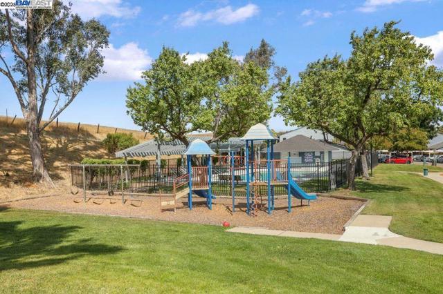 1048 Spring Valley Cmn, Livermore CA: https://media.crmls.org/mediaz/74dd32f5-a8f3-483d-9694-ea3a24f035e1.jpg