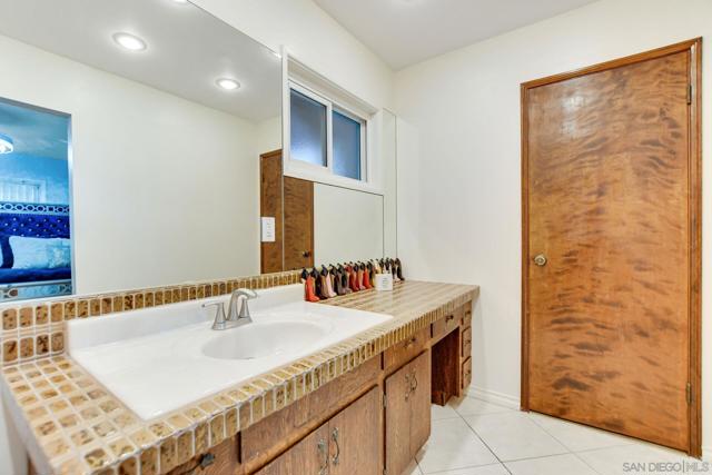 11518 205th St, Lakewood CA: https://media.crmls.org/mediaz/74dd4437-20ea-4b19-9e3f-028504dc8958.jpg